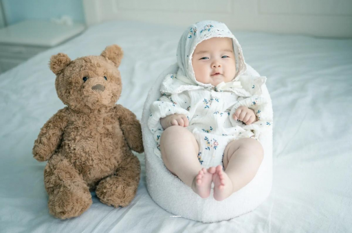陵水宝宝吃不饱母乳的症状